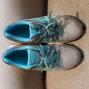 9.5 Asics Gel Contend 3